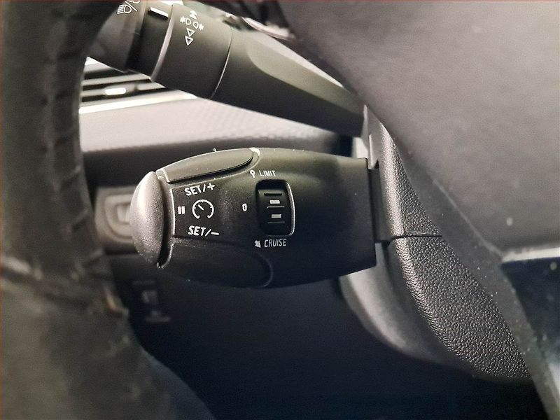 Peugeot 2008 (2019) 1.2 PureTech, Serv.kniha - fotka 18 z 19