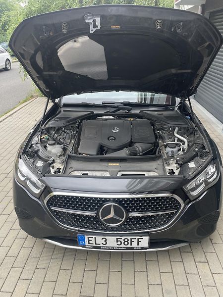 Mercedes-Benz Třídy E (2023) E300e model 2024 DPH - fotka 12 z 12