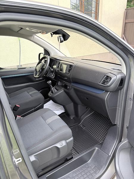 Peugeot Traveller (2018)  2.0 BlueHDi, 8 míst - fotka 22 z 27