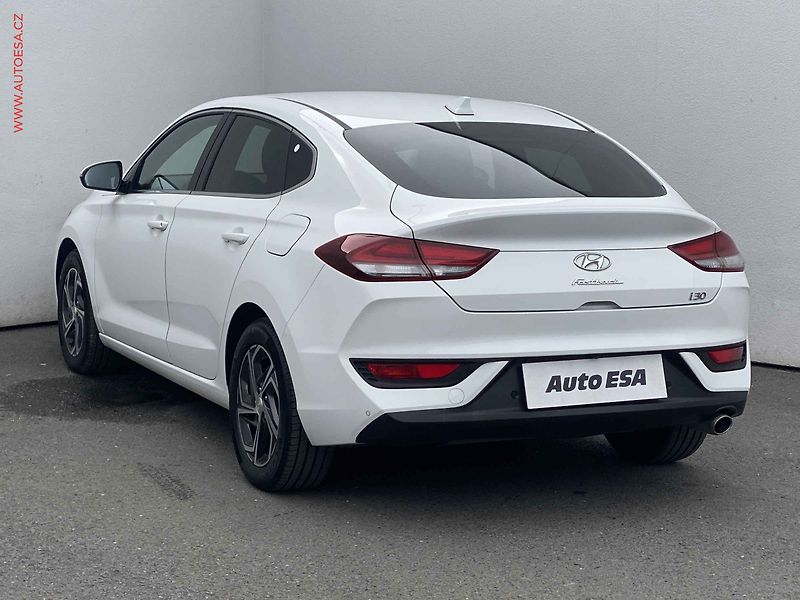 Hyundai i30 (2022) 1.0 T-GDI, 1.maj,ČR, servis - fotka 6 z 19