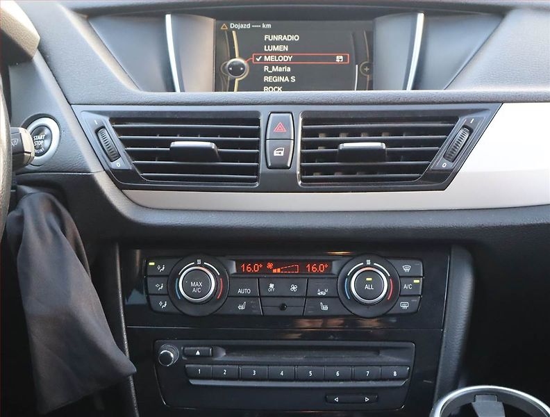 BMW X1 (2014) xDrive18d, 4X4, Automat, Navi - fotka 12 z 18