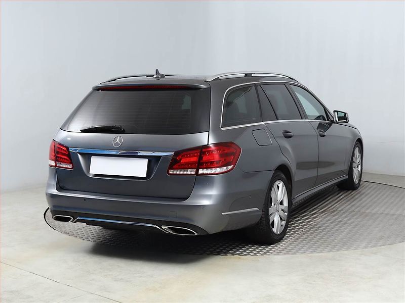 Mercedes-Benz Třídy E (2015) E 200 BlueTEC, Automat, Kůže - fotka 5 z 20