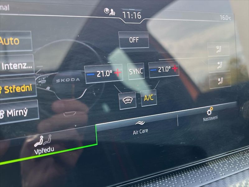 Škoda Kamiq 1,0 TSi 85kW 7DSG MONTE CARLO - fotka 28 z 31