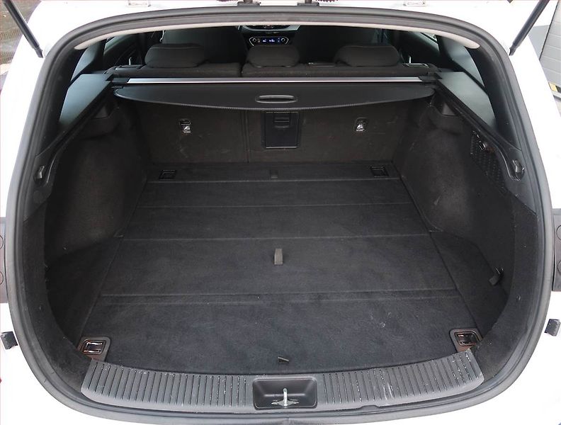 Hyundai i30 (2019) 1.6 CRDi, Tempomat - fotka 13 z 19