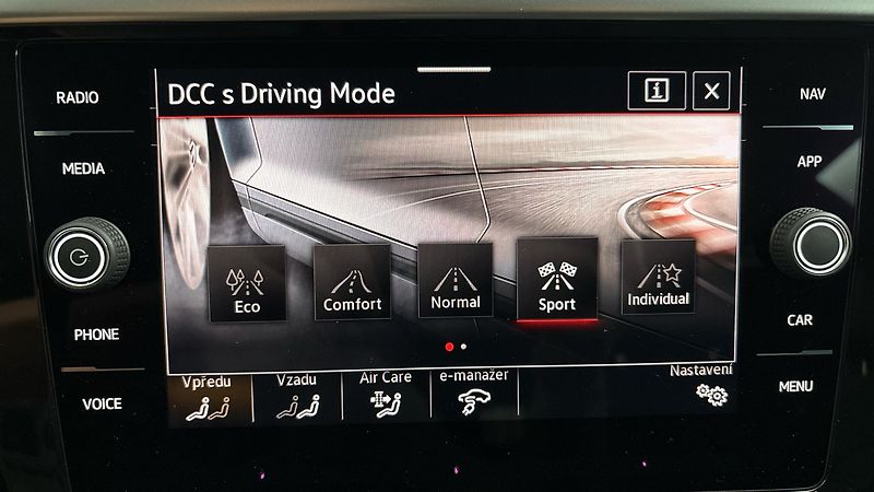 Volkswagen Arteon 1.4 TSI PHEV DSG R-Line Shooti - fotka 30 z 32