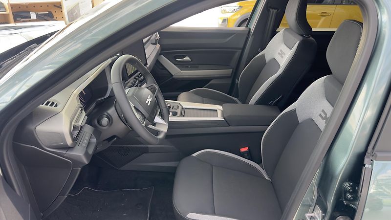 Dacia Bigster (2026) Journey Hybrid-G 150 4x4 - fotka 13 z 19