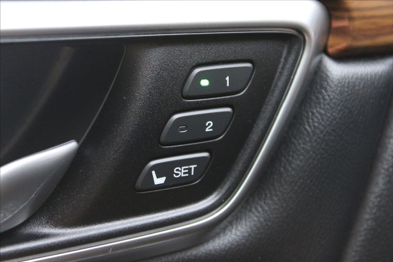 Honda CR-V 2,0 i  DPH,A/T,4x4,EXECUTIVE - fotka 30 z 47