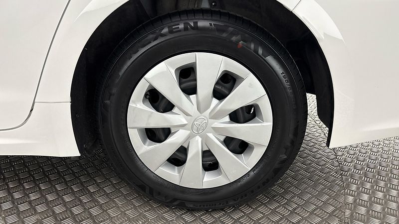 Toyota Corolla 1.8 Hybrid AUT Active Sedan - fotka 19 z 25