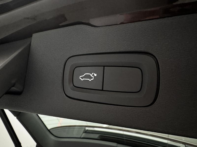 Volvo V60 CC D4 AWD MOMENTUM REZERVACE - fotka 23 z 43