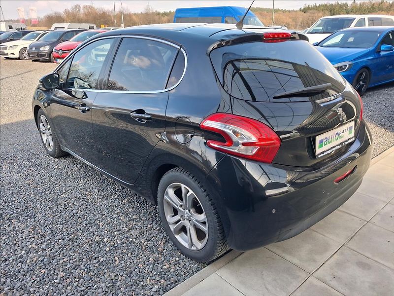 Peugeot 208 1,6 Hdi 84 kw, 6 kvalt - fotka 5 z 13