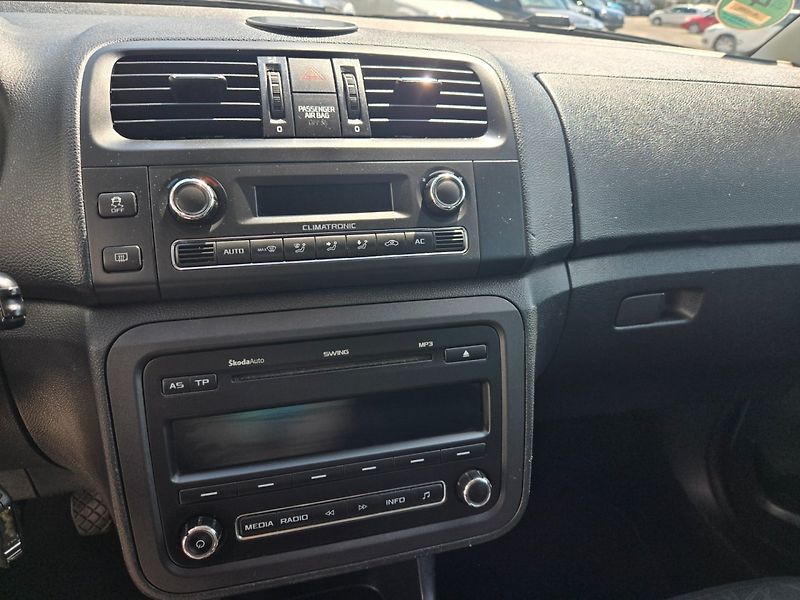 Škoda Fabia (2012) 1.2 TSI Serviska - fotka 13 z 34
