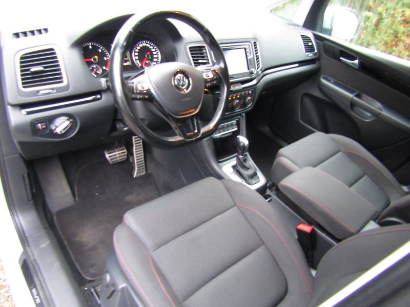 Volkswagen Sharan (2017) 2. 0 TDI 135kW DSG  ACC - fotka 12 z 40