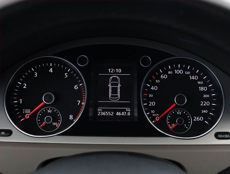 Volkswagen Passat (2009) 1.4 TSI, Xenony, Tempomat - fotka 8 z 16