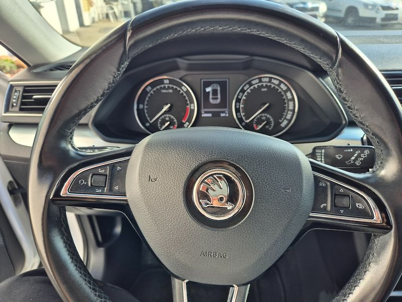 Škoda Superb (2017) 2.0 TDI Navi,Xenony,TOP - fotka 11 z 42