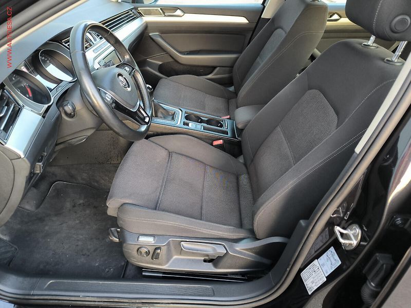 Volkswagen Passat (2017) 1.6 TDi, Comfortline, kamera - fotka 9 z 17