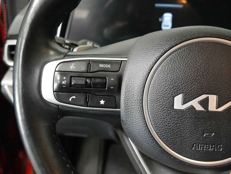 Kia Sportage (2023) 1.6 T-GDi, ČR, AT, LED - fotka 18 z 22