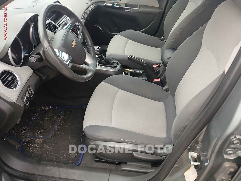 Chevrolet Cruze (2010) 1.6i - fotka 3 z 3
