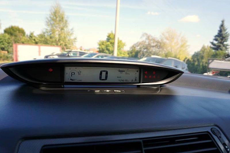Citroën C4 (2008) 2,0 HDI 16V 100 kW - fotka 18 z 26