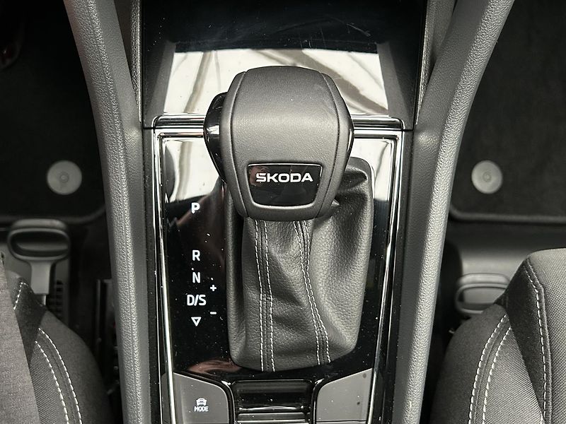 Škoda Karoq 1.5 TSI SportLine - fotka 20 z 31