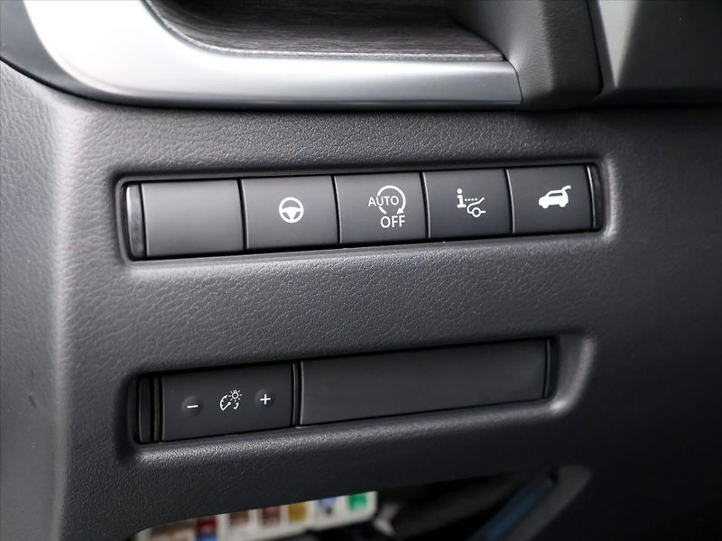 Nissan Qashqai 1,3 DIG-T 116kW Tekna 4WD CZ Z - fotka 19 z 42