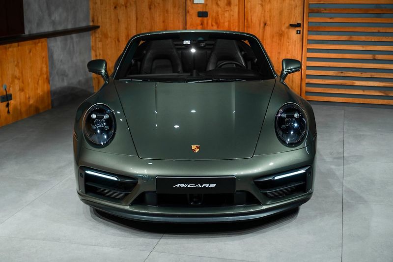 Porsche 911 4 GTS - fotka 2 z 20