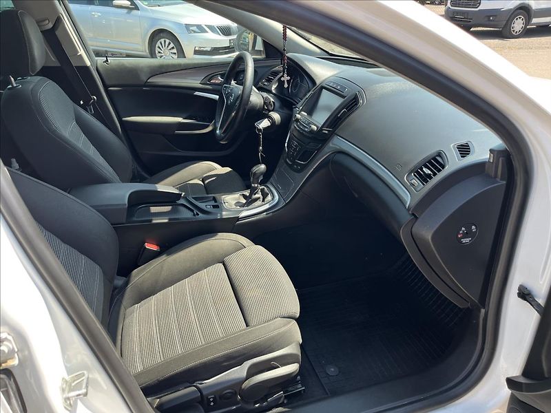 Opel Insignia 1,6 CDTi KLIMA ROZVODY SERVIS - fotka 10 z 37