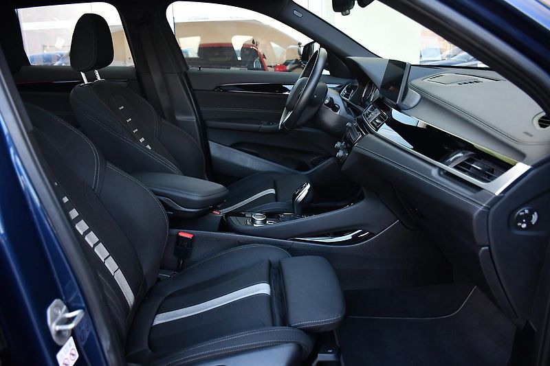 BMW X2 xDrive20d TAŽNÉ ČR PANO 1M HUD - fotka 18 z 38