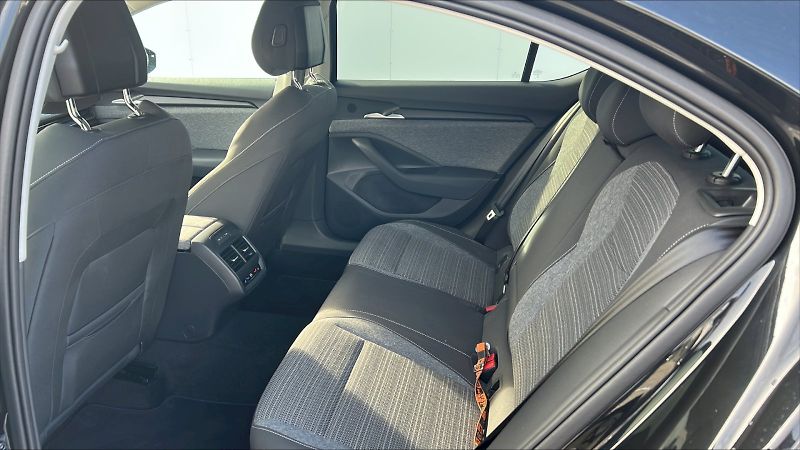 Škoda Superb (2024) SELEC TD 110/2.0 A7F - fotka 14 z 30