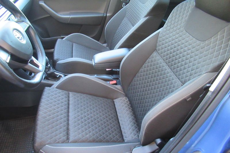 Škoda Rapid 1.4TDI AUT.KLIMA PANORAM TAŽNÉ - fotka 13 z 21