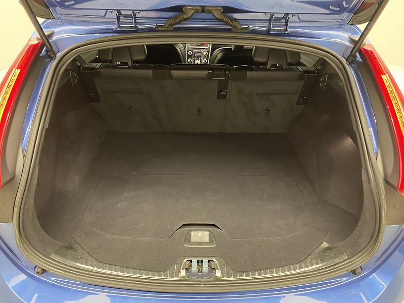 Volvo V60 D4 AWD R-DESIGN AUT  - fotka 6 z 41