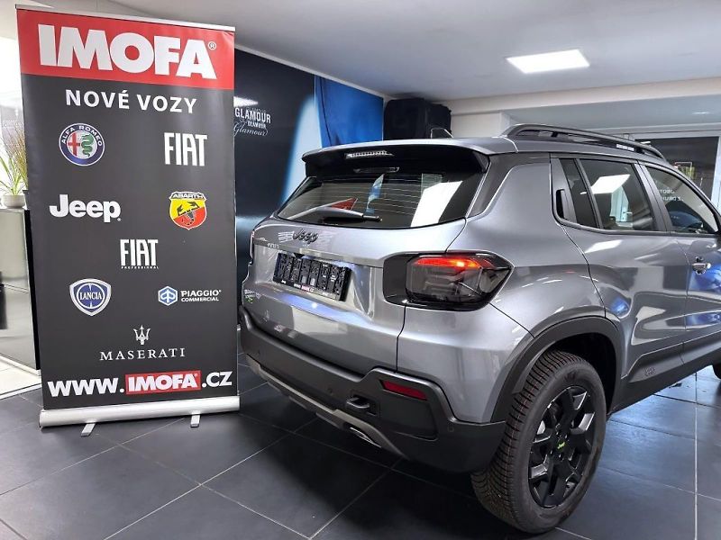 Jeep Avenger (2026) 1.2 T e-hybrid AT 145k 4xe Upl - fotka 5 z 20