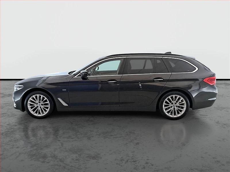 BMW Řada 5 (2019) Luxury Line 520d xDrive - fotka 3 z 18