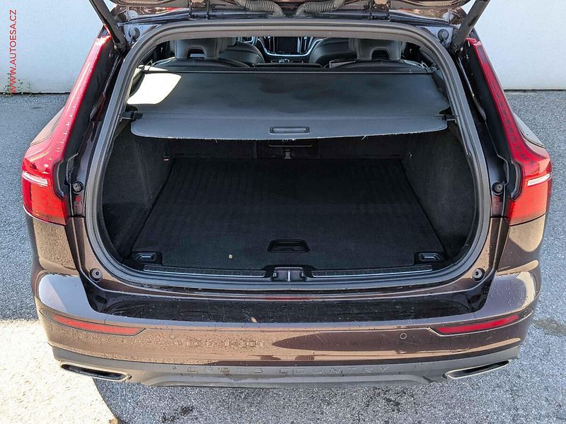 Volvo V60 (2019) 2.0D 4x4, Cross Country, AT - fotka 7 z 16