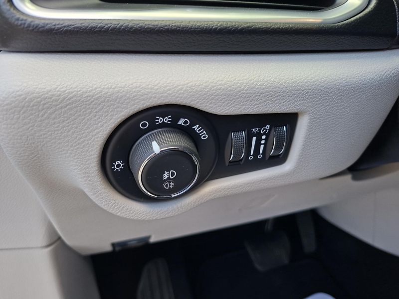 Chrysler Pacifica (2018) 3,6L,Top výbava, REZERVACE - fotka 30 z 44