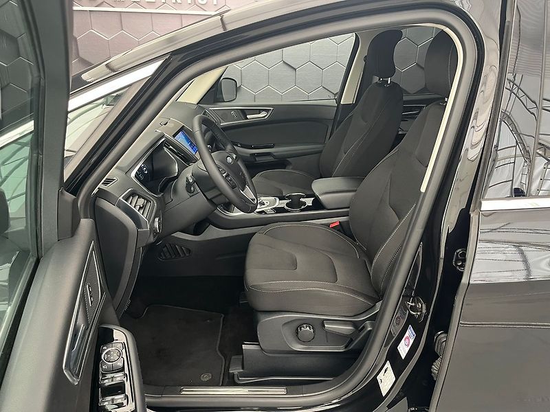 Ford S-MAX 2,5 HEV Titanium 7míst - fotka 19 z 70