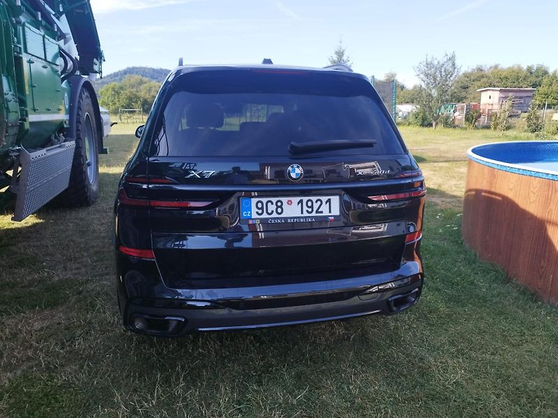 BMW X7 XDRIVE40D M SPORT - fotka 9 z 16