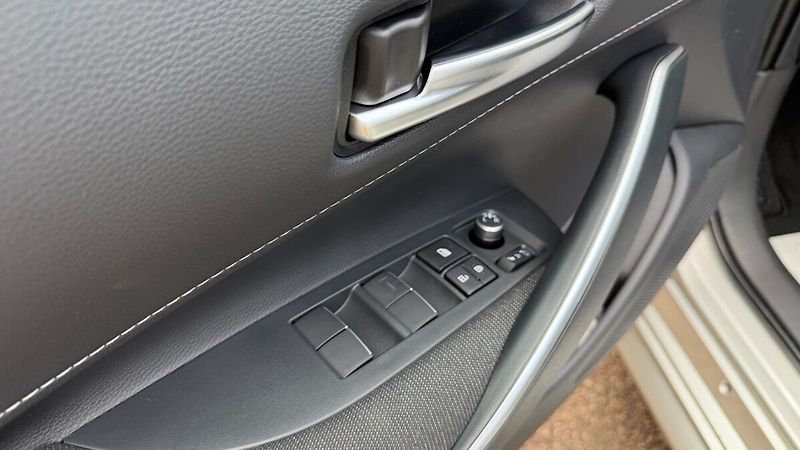Toyota Corolla TS 1.8. Hybrid Comfort Tech - - fotka 16 z 24
