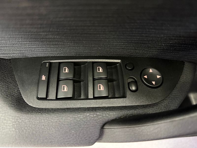 BMW X1 2.0d xDrive 8AT ADVANTAGE, LED - fotka 16 z 17