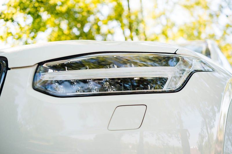 Volvo XC90 (2021) B6 AWD - fotka 7 z 31
