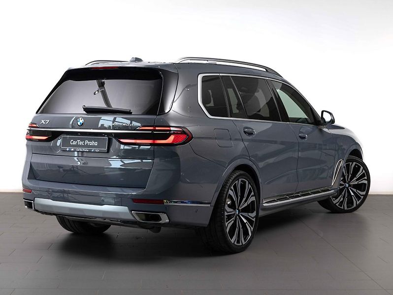 BMW X7 xDrive40d - fotka 3 z 7