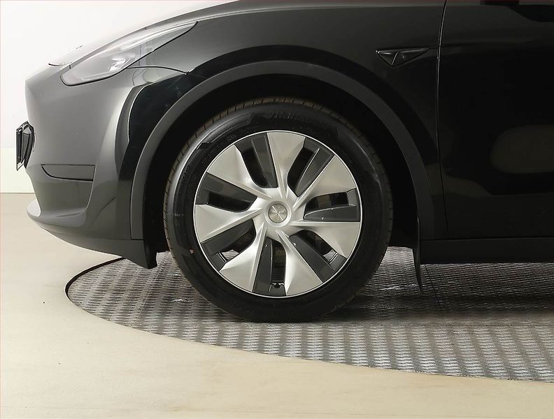 Tesla Model Y (2023) RWD LFP 60kWh, SoH 98% - fotka 14 z 32