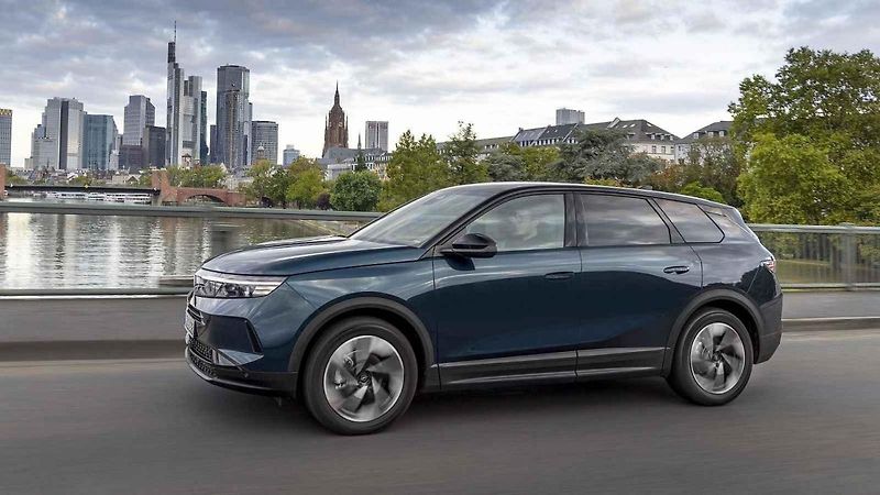 Nový Opel Grandland při první tuzemské testovací jízdě
