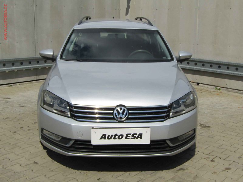 Volkswagen Passat (2011) 1.6 TDi, AC, tempo, park - fotka 2 z 17