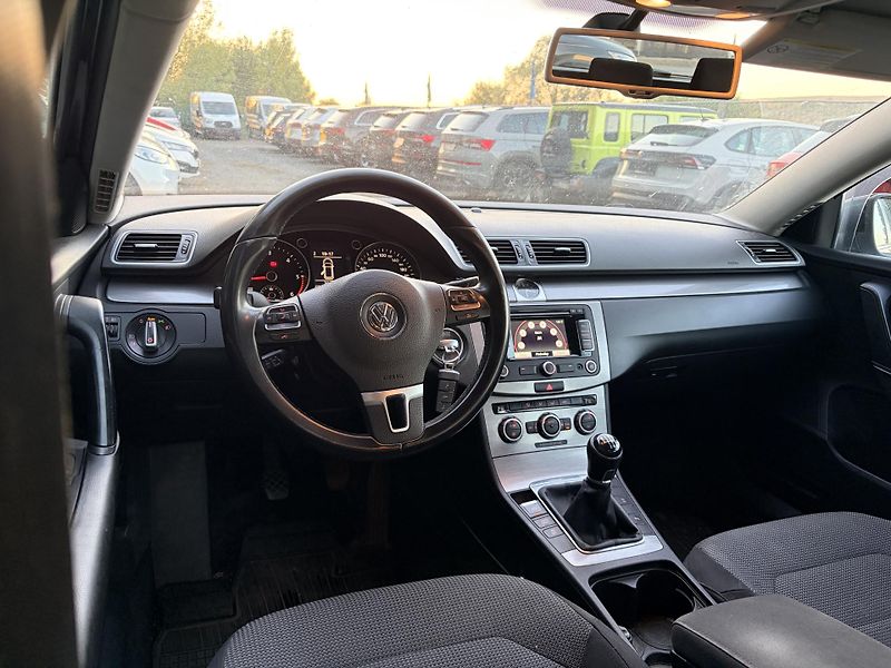 Volkswagen Passat 1.6TDI 77KW - fotka 8 z 36