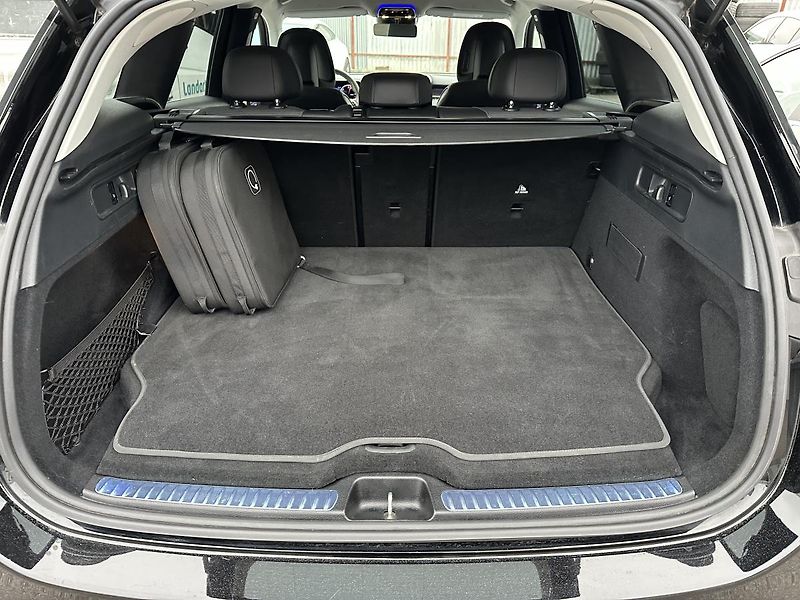 Mercedes-Benz GLC (2023) 300de 4MATIC - fotka 13 z 27