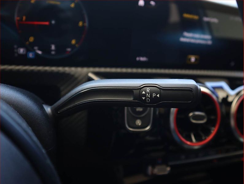 Mercedes-Benz Třídy A (2019) A 180 d, Automat, Kůže, Navi - fotka 17 z 27