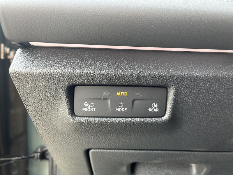 Volkswagen Tiguan People 1,5 TSI 150 kW eHybrid - fotka 16 z 23