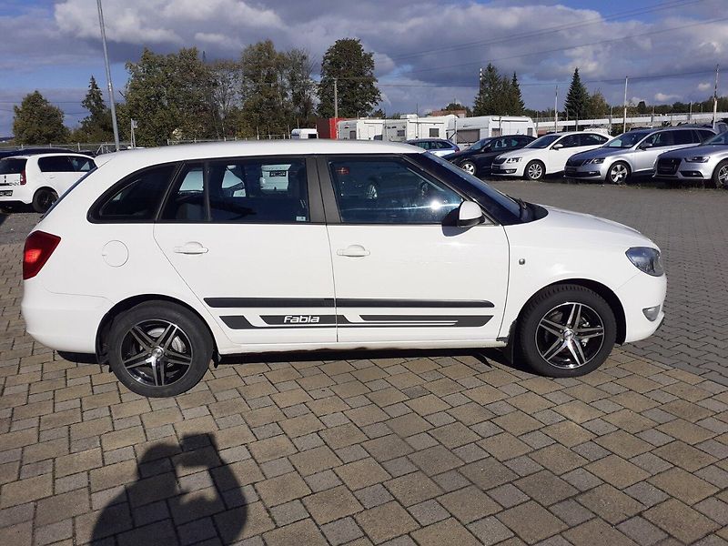 Škoda Fabia (2010) KOMBI 1.6 TDI - fotka 3 z 37