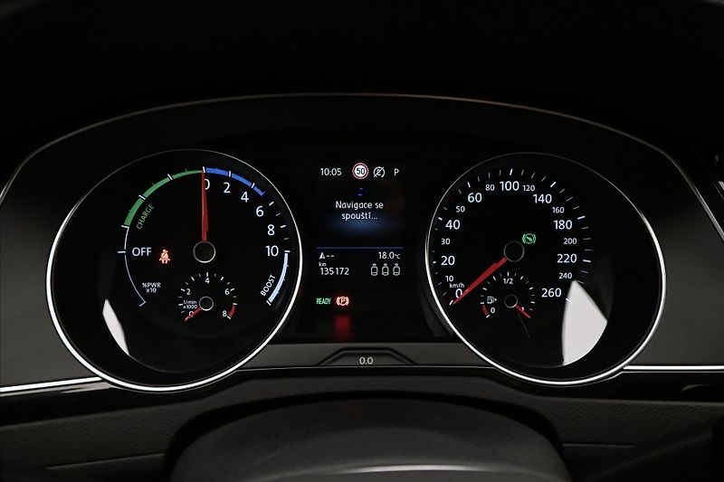 Volkswagen Passat 1,4 GTE TSI 160kW DSG Záruka a - fotka 16 z 33