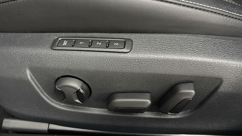 Škoda Superb 2.0 TDI DSG Style Combi - fotka 21 z 28